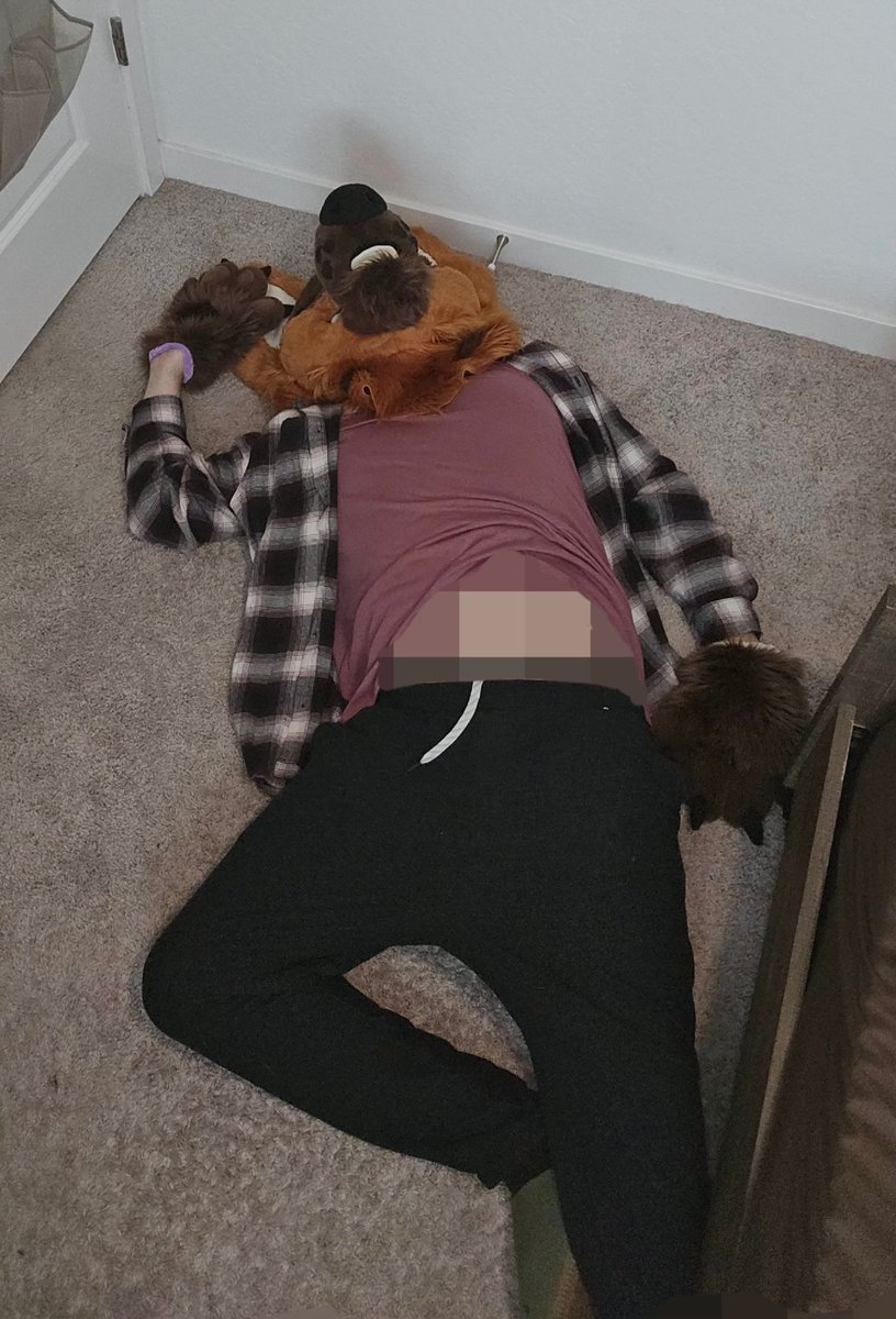AlekYeeners's tweet image. yooo here's some goofy photos for #FursuitFriday :^)
hope you all stay safe and enjoy your day