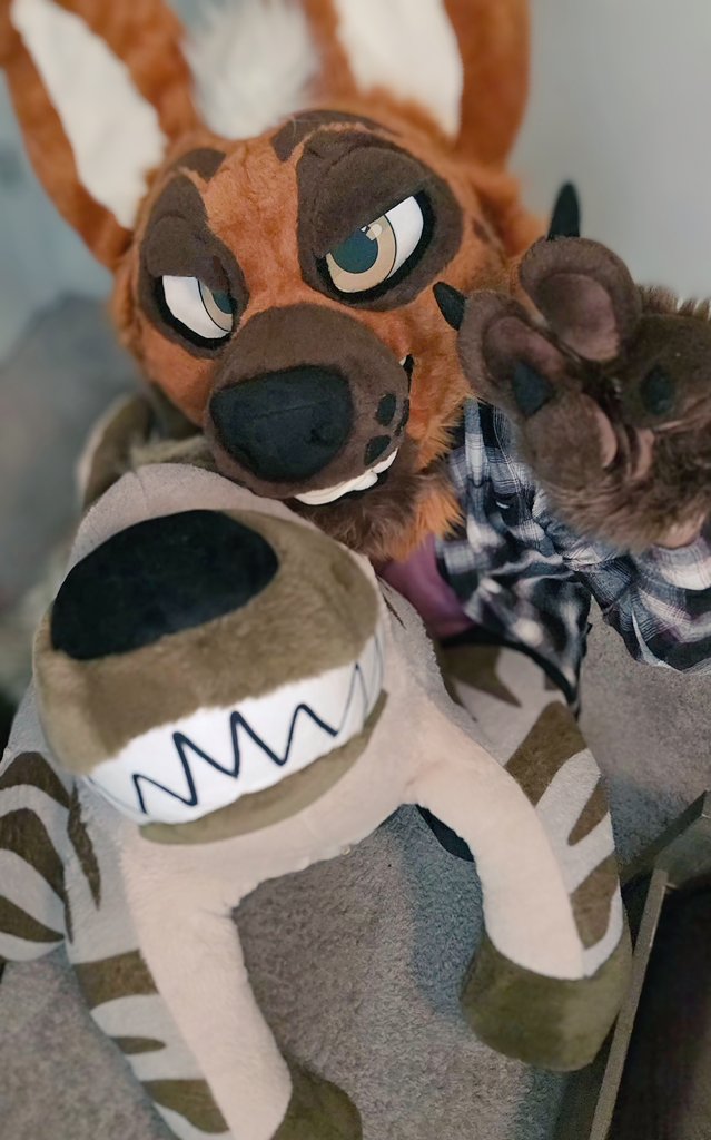 AlekYeeners's tweet image. yooo here's some goofy photos for #FursuitFriday :^)
hope you all stay safe and enjoy your day