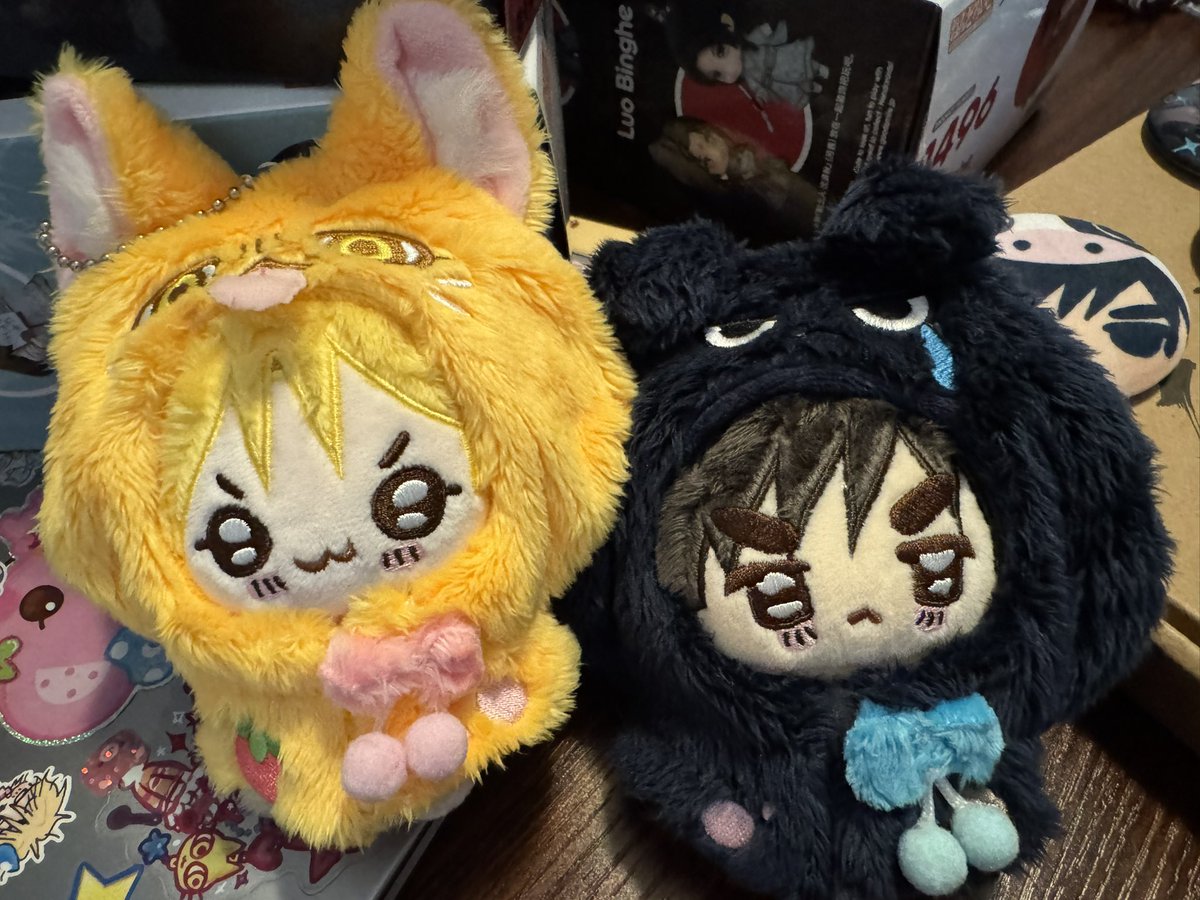 wafflezniscool's tweet image. THEYRE HEEEEEREEER i’ll take better photos and adjust their cloaks LATER . im still gushing about them……they’re so cute in person i fear

if you wanna hear me yap about them and the ita bag you can check my instagram spam’s stories: @/diarrheazn (im a little weeeeird there)