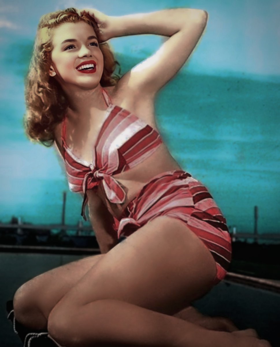 MarilynDiary's tweet image. Early Marilyn Monroe....or late Norma Jeane. Beautiful either way.