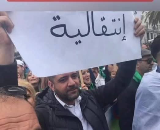 Tima986262's tweet photo. @KoubaReda كان يطالب مع أمه بمرحلة إنتقالية حتى يمرح و يسرح كما يشاء https://t.co/YRikIUleU8
