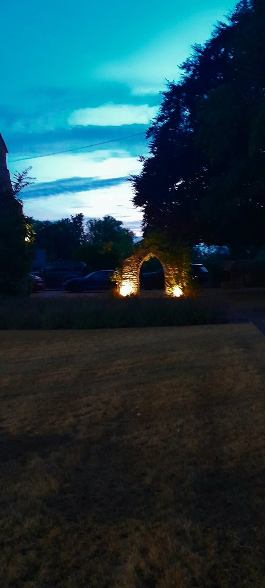 Castafi0re's tweet image. Farewell to Bampton. The last production of Bampton Classical Opera in the Deanery Garden.
@bamptonopera 
@thisisoxford 
@BBCOxford 
@Operaeuropa 
@amwilson_opera 
@Baroness_Nichol