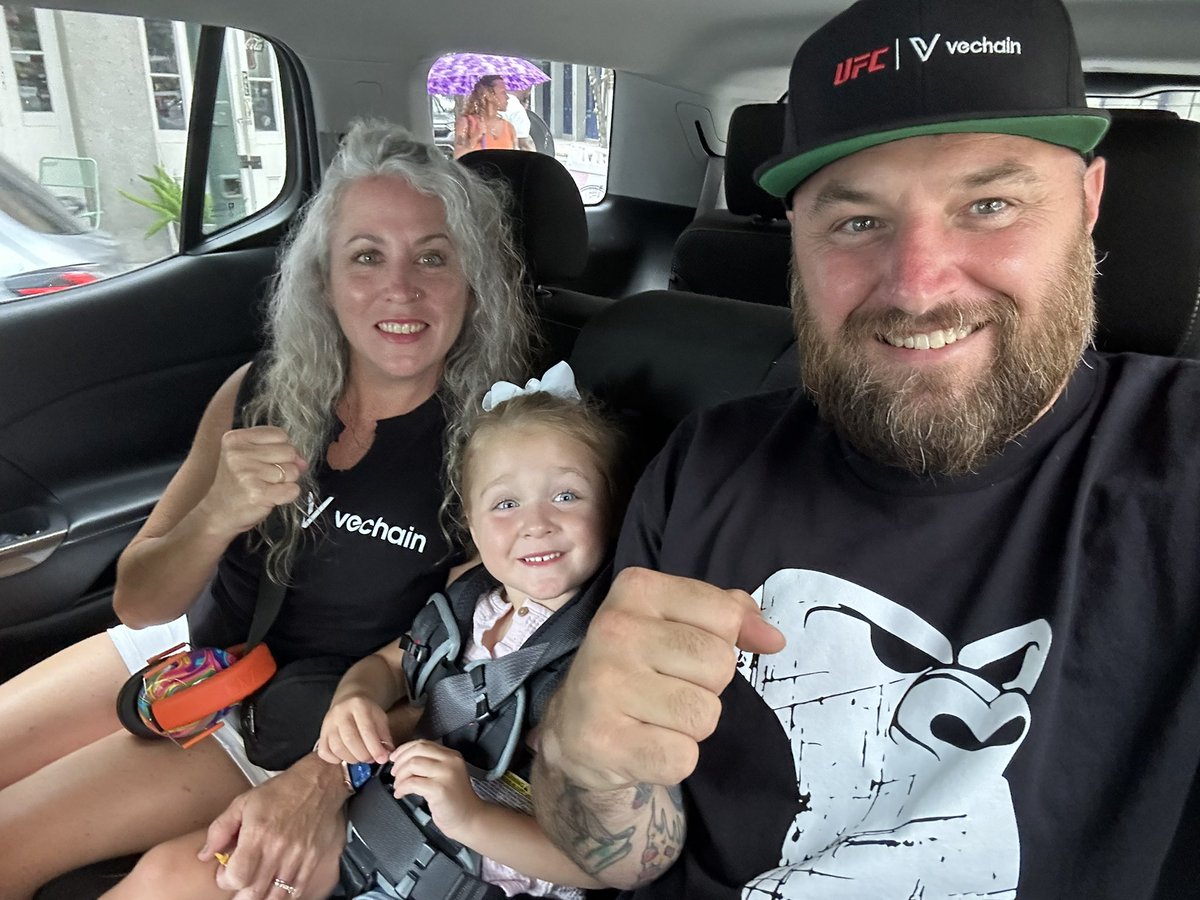 On the way to the #UFC318 ceremonial weigh-ins! 👊🏽