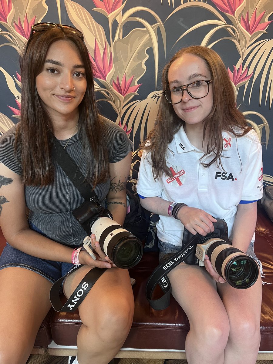 Lionesses HQ - the people behind some of the pictures 😁

#lionesses #england #byfansforfans #weuro2025