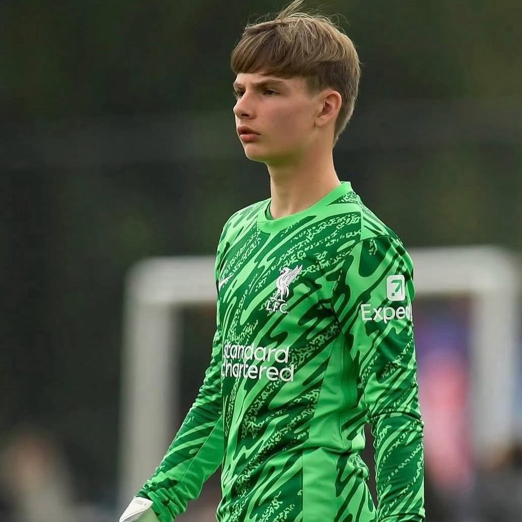 EFCacademy_'s tweet image. Everton Academy have completed the signing of highly rated Liverpool Goalkeeper, Ruben Savvas for a reported fee of 拢200K
The 14 year old has represented England U15s and will join up with the Everton U15s this season. Welcome to Everton Ruben 馃挋