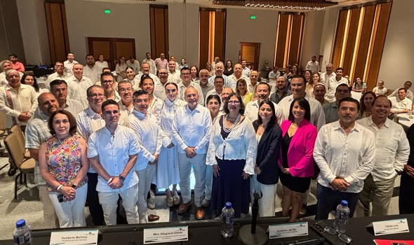 SEDESJALISCO's tweet image. Nuestro Secretario, @ManuelHerrV, presentó nuestra Secretaría ante el Consejo Directivo de @index_nacional.
Llevamos un mensaje claro: Jalisco está listo para ofrecer a la industria maquiladora y manufacturera energía limpia, accesible y confiable ⚡🌎