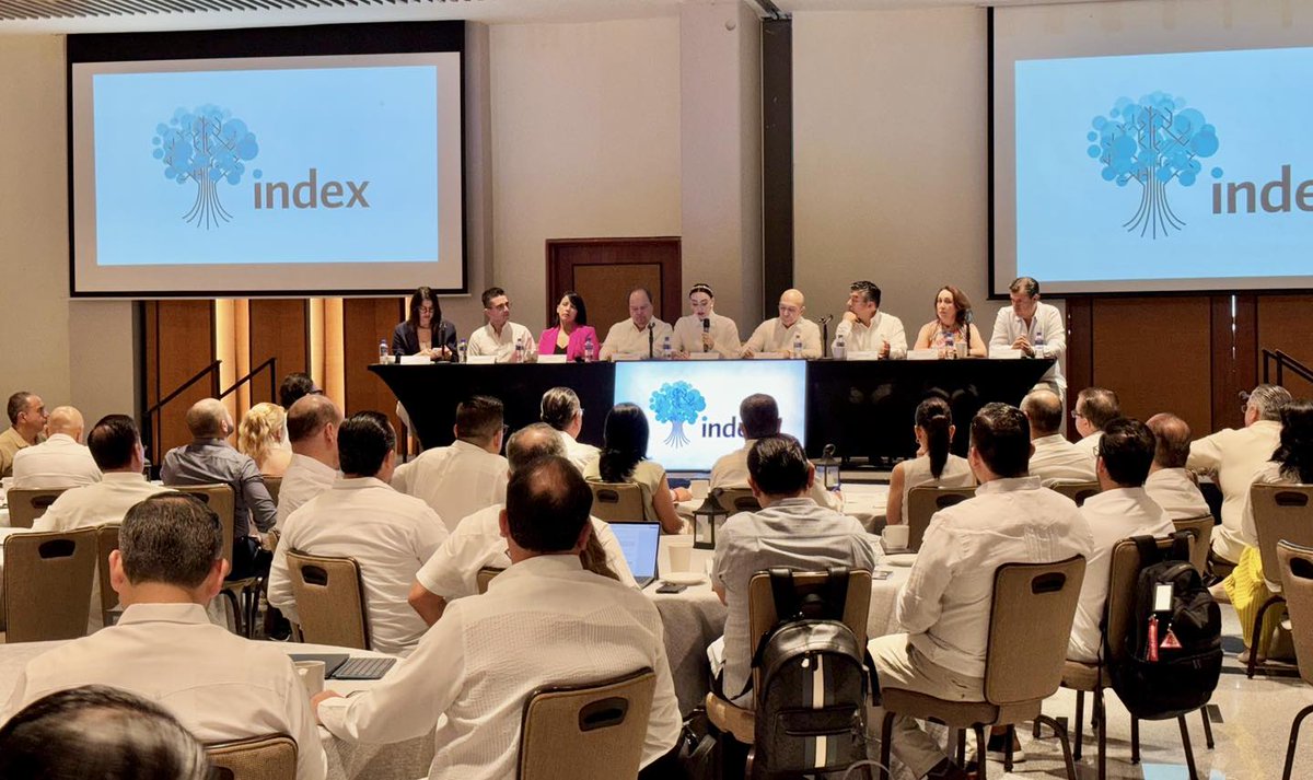 SEDESJALISCO's tweet image. Nuestro Secretario, @ManuelHerrV, presentó nuestra Secretaría ante el Consejo Directivo de @index_nacional.
Llevamos un mensaje claro: Jalisco está listo para ofrecer a la industria maquiladora y manufacturera energía limpia, accesible y confiable ⚡🌎