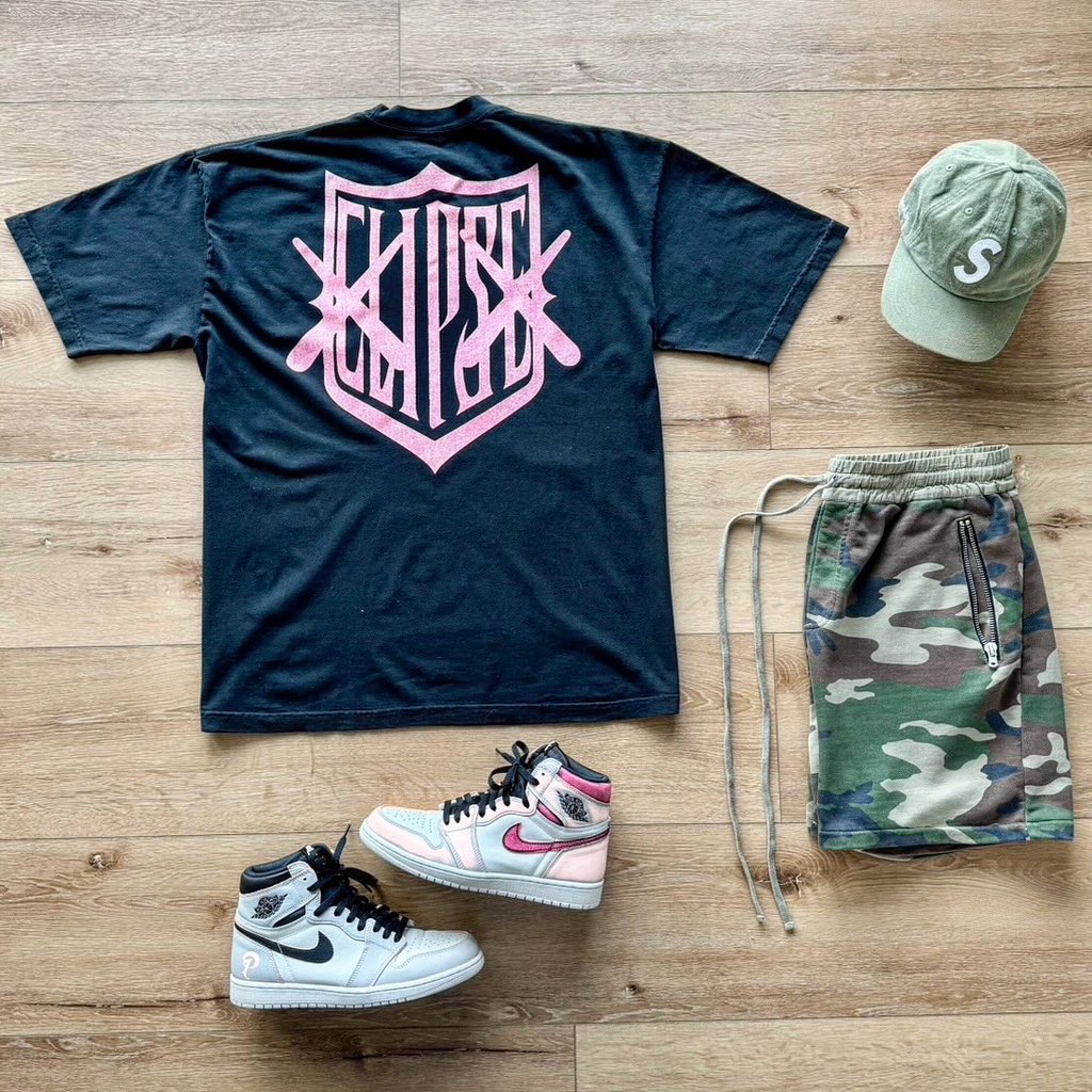 iAmTMCII's tweet photo. What y’all rocking today 
@outfitgrid #outfitgrid 
🧢#SupremeCap
👕#KAWSclipseTee
🩳#FOGshorts
👟#Jordan1NYCtoParis https://t.co/kmFT47Lplp