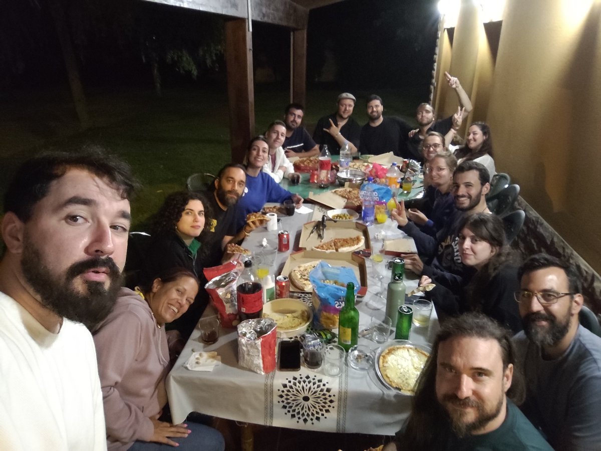 Puente4Podcast's tweet image. ¡Cena para celebrar este Celsius tan maravilloso! Qué semana tan bonita y qué gente tan excepcional
@TabernaBalrog
@Cosmirlas
@Cosmere_es
@stormlightclub
@RadiantKvothe
@RAFOnalsium
@Puente4Podcast
Muchas gracias por tanto @festivalcelsius
@DragonsteelBook @BrandSanderson