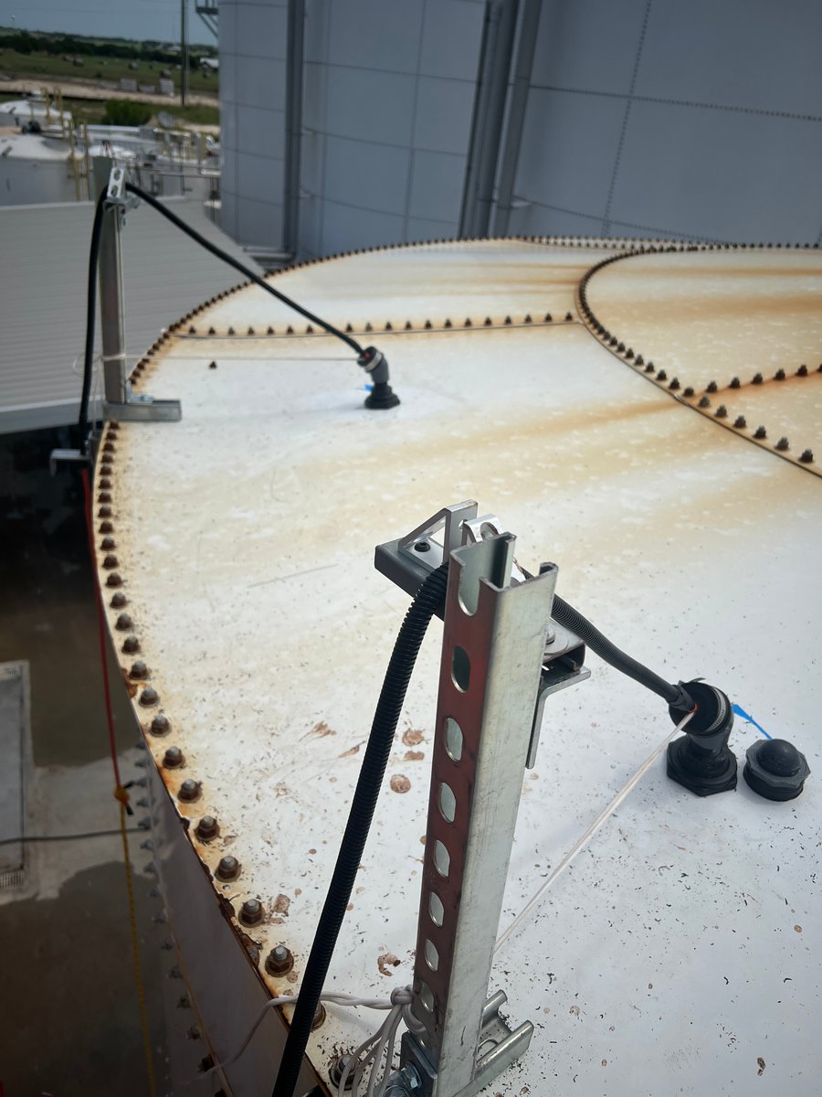 Aquacycl's tweet image. Huge shoutout to our System Operations Team for completing a successful installation of the SulfideFix system at a client site! 👏

✔️ This system is reducing odors and harmful H₂S gas from a wastewater holding tank at this F&amp;amp;B facility

#Aquacycl #SulfideFix  #OdorControl