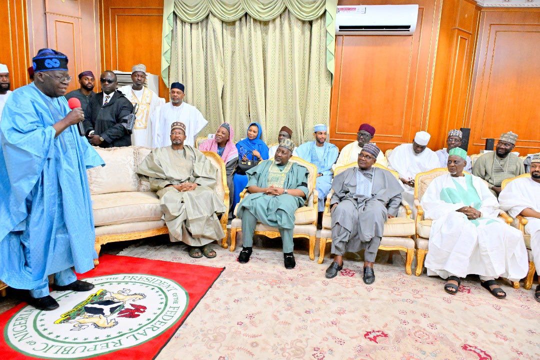 Abdulfagge's tweet image. IN PICTURES: President @officialABAT visit to the Dantata family earlier today in Kano to condole with them over the death of the family patriarch, Alhaji Aminu Alhassan Dantata.

The President was received at the Mallam Aminu Kano International Airport by Kano State Governor…