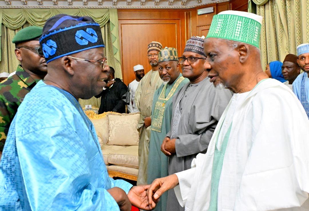 Abdulfagge's tweet image. IN PICTURES: President @officialABAT visit to the Dantata family earlier today in Kano to condole with them over the death of the family patriarch, Alhaji Aminu Alhassan Dantata.

The President was received at the Mallam Aminu Kano International Airport by Kano State Governor…