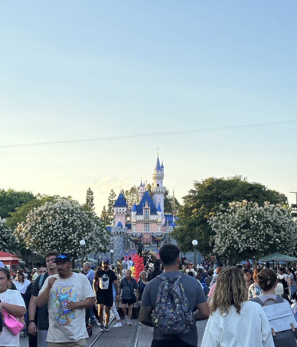 Willing to ditch this place if I can find Anaheim D2 tickets at a reasonable price tonight! Even if I’m standing behind the screen 🧍🏻‍♀️

I am ✨manifesting✨

#RUNSEOKJIN_epTOUR_ANAHEIM 
#RUNSEOKJIN_epTOUR_US