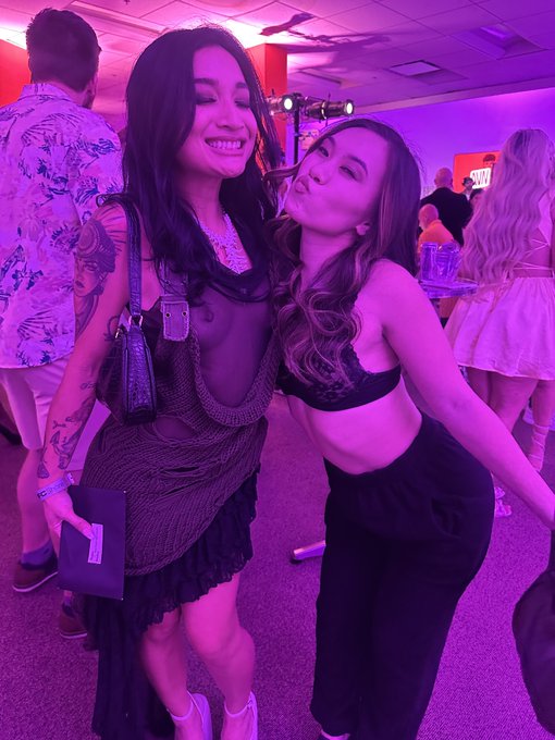 Watch KIMMY KIMM's leaked NSFW photo on TwXstars