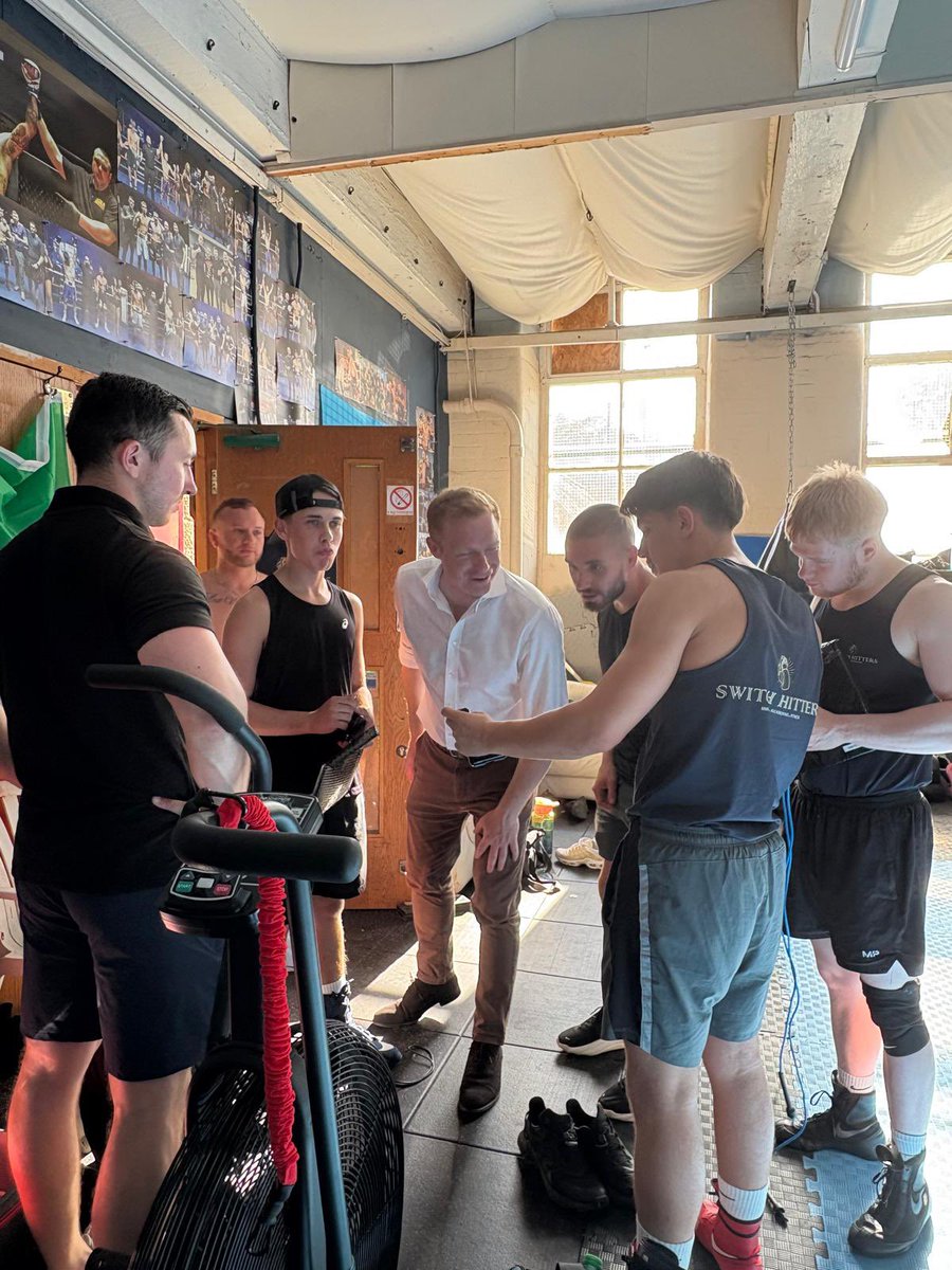 _RobbieMoore's tweet image. 🥊 Absolutely brilliant to visit Switch Hitters - Keighley Boxing Club – a proper grassroots club doing amazing things for our young people.
What local trainer Jonny Greenwood and his team have built here is outstanding.
Switch Hitters is exactly the kind of community-led and…