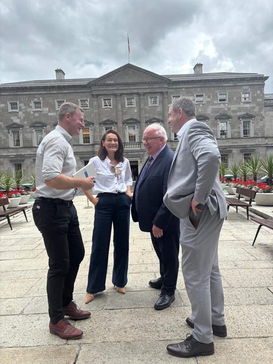 BrendanSmithTD's tweet image. Along with my colleagues Erin McGreehan and Niall Blaney great to have a catch up again with Justin McNulty on cross-border issues including healthcare, tourism, Shared Island Initiative, infrastructure and of course sport.
@erin_mcgreehan
@senatornblaney
@JustinMcNu1ty
