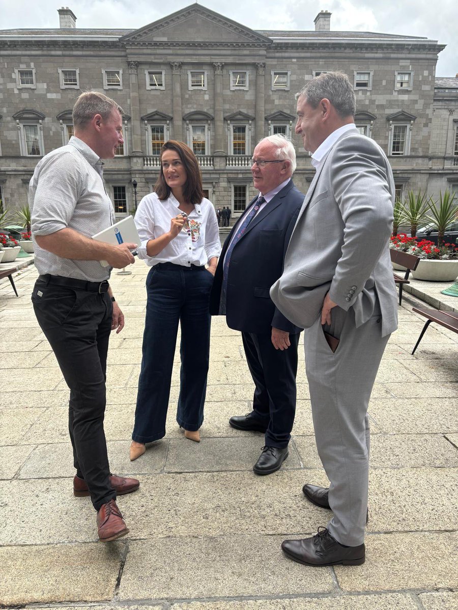 BrendanSmithTD's tweet image. Along with my colleagues Erin McGreehan and Niall Blaney great to have a catch up again with Justin McNulty on cross-border issues including healthcare, tourism, Shared Island Initiative, infrastructure and of course sport.
@erin_mcgreehan
@senatornblaney
@JustinMcNu1ty