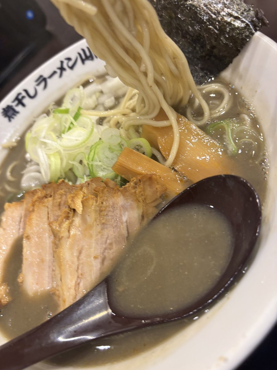 煮干しラーメン山岡家さんで濃厚煮干(*•̀ᴗ•́*)👍
24時間煮干が楽しめます🍜
東北は青森に1店舗飲みです(´･ω･`) ｼｮﾎﾞｰﾝ
#煮干しラーメン山岡家
#煮干しラーメン
#荒川沖店
#つくば市
#濃厚民族