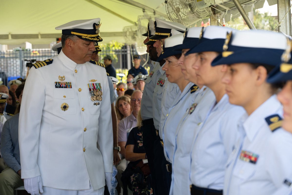 USCGSoutheast's tweet image. The crew of Coast Guard Sector Charleston held a change of command ceremony, Friday, at Sector Charleston.
#USCG
🔗 news.uscg.mil/Press-Releases…