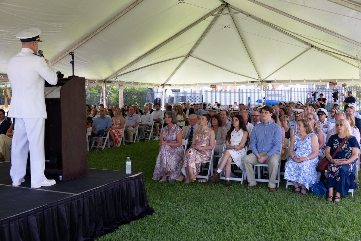 USCGSoutheast's tweet image. The crew of Coast Guard Sector Charleston held a change of command ceremony, Friday, at Sector Charleston.
#USCG
🔗 news.uscg.mil/Press-Releases…