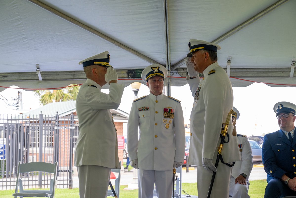 USCGSoutheast's tweet image. The crew of Coast Guard Sector Charleston held a change of command ceremony, Friday, at Sector Charleston.
#USCG
🔗 news.uscg.mil/Press-Releases…