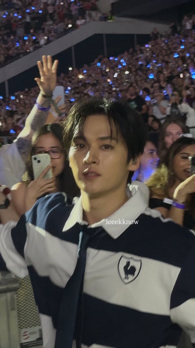 leeknow looked at me. i can’t stop crying 

#dominATE_London