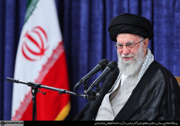 ali_ahmadnia's tweet image. دو محور مهم از سخنان رهبری در دیدار قوه قضاییه:
1. حفظ اتحاد ملی و پرهیز از تفرقه: تأکید بر وحدت ملی و نقش مردم همراه با هشدار درباره پرهیز از اختلافات افکنی با انتقادات بی اطلاع!
2. پیگیری حقوقی جنایات صهیونیستی: تأکید بر لزوم پیگیری حقوقی جنایات در محاکم داخلی و بینالمللی