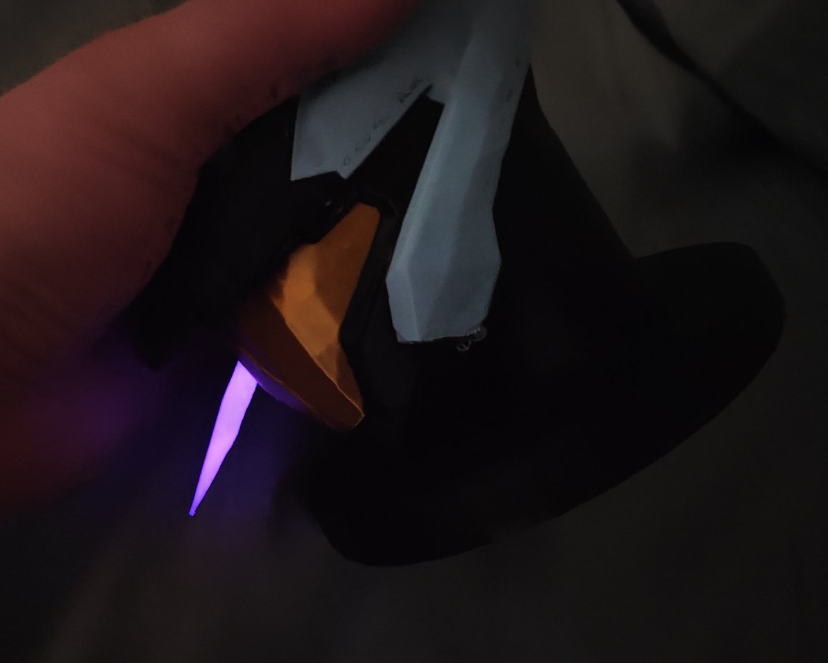 Generalkidd's tweet image. I'm excited to announce that the Kat Helmet Pencil Holder (with glow in the dark needle) I made awhile back is now available on my Etsy store! I have more stuff including the Floating Shade Turret coming real soon too! #Halo
You can grab the helmet here! generalkidd.etsy.com/listing/433775…