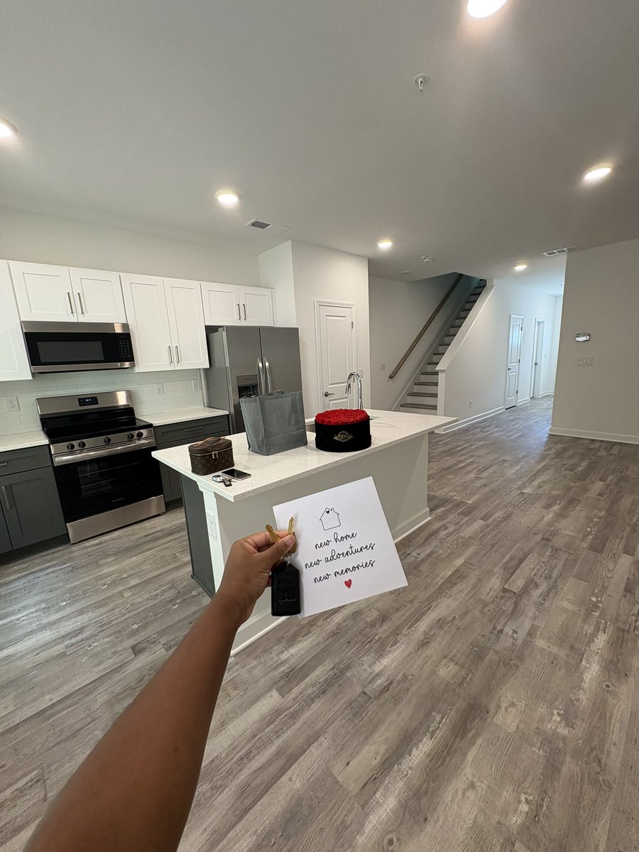 thabinb's tweet image. Miss townhome at 23🏡🥂#thankya✨