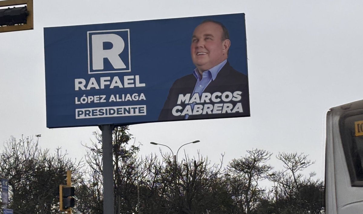 TrujiYo's tweet image. No está en campaña.
No sean mal pensados.