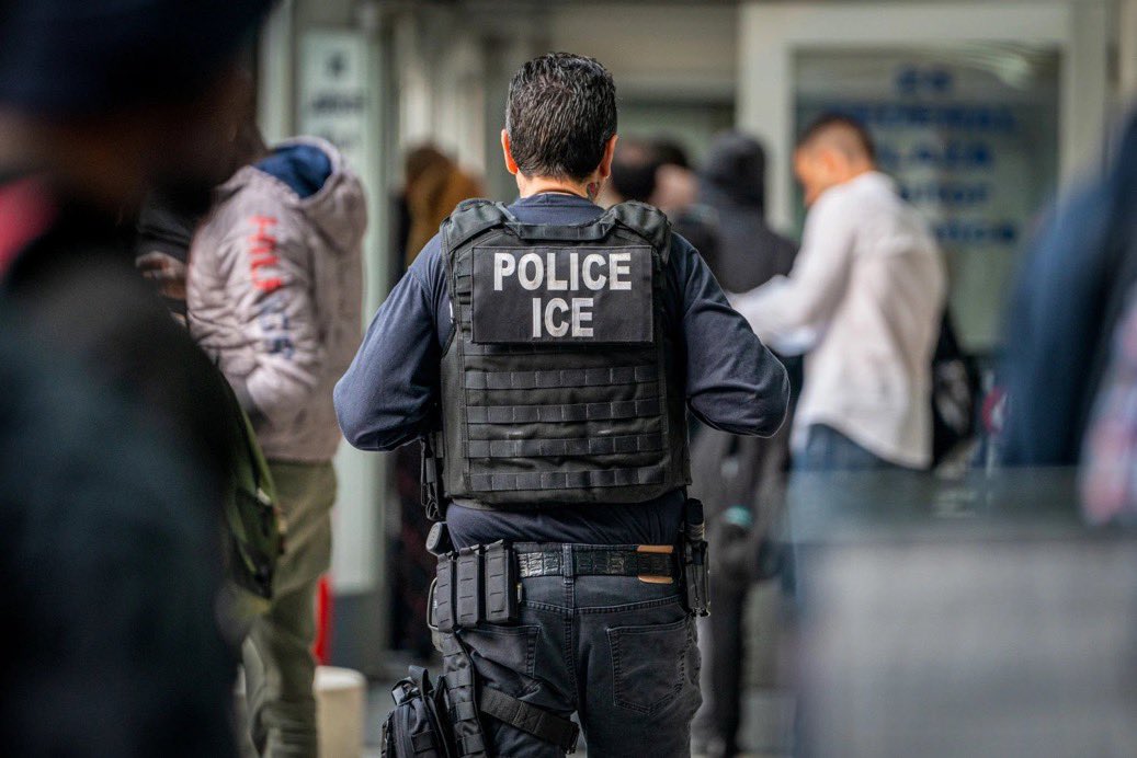 YayAreaNews's tweet image. Concerns grow for detained immigrants as at least 10 have died in ICE custody since January 1st
This includes deaths from Krome Detention Center where detainees in June formed a human “S.O.S.” sign in the yard