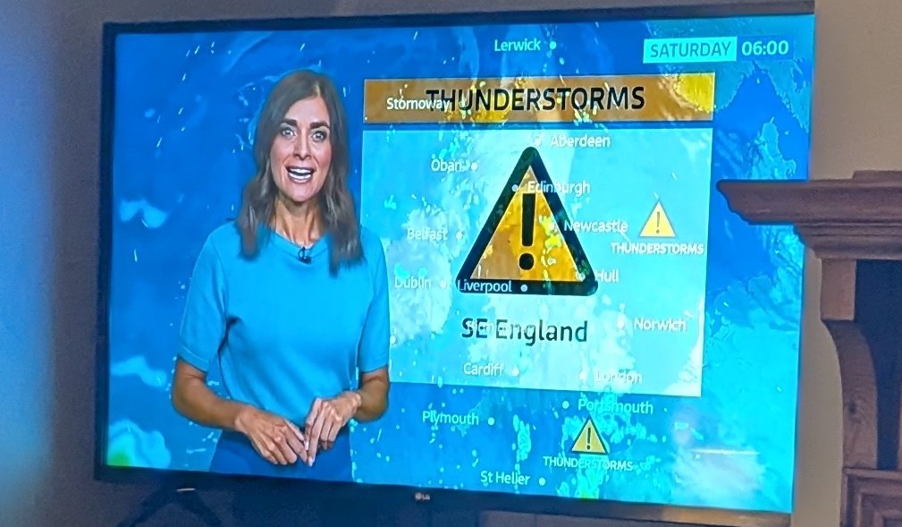 Perky_43's tweet image. I still maintain this is the most accurate weather report you will ever see - I rarely miss it & it's a pleasure to watch.
I highly recommend tuning in for the evening weather on ITV.