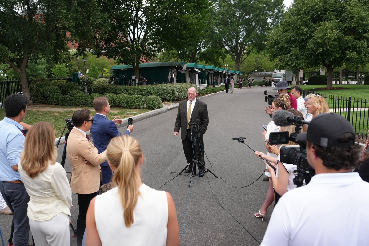 PenguinSix's tweet image. Border Czar Tom Homan spoke to the press today about ICE and the border.