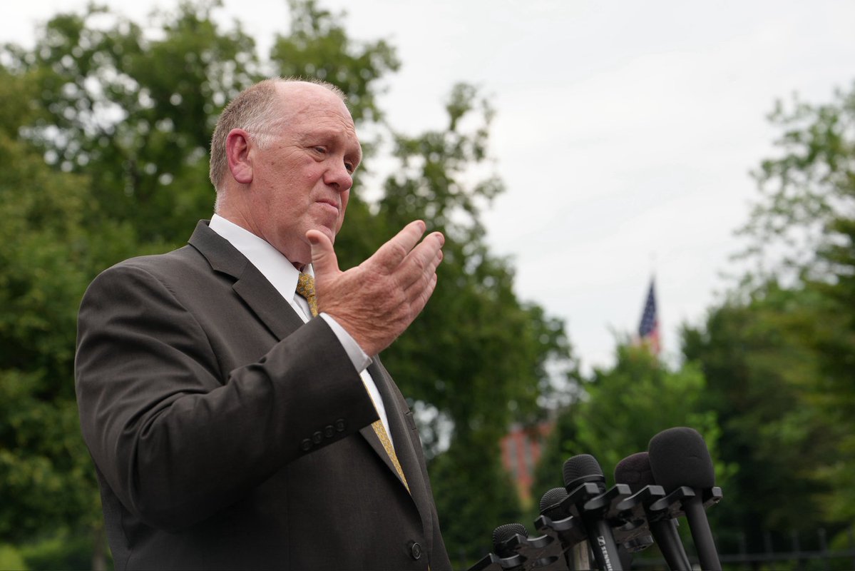 PenguinSix's tweet image. Border Czar Tom Homan spoke to the press today about ICE and the border.