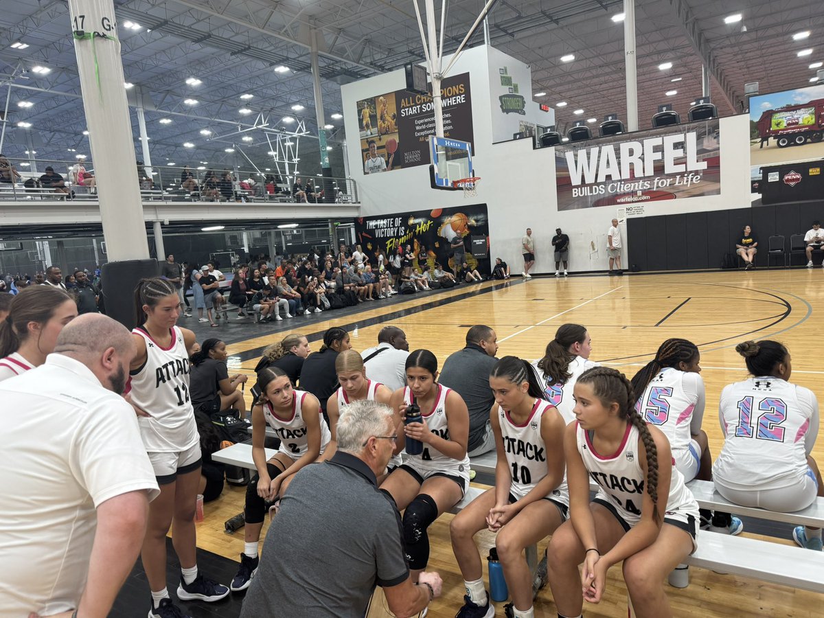 16U UAA tipping off vs Team Lex with a spot in the Final 16 on the line