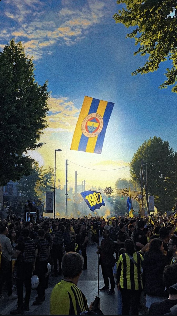 Ne kadar zulmetsen ah etmem sana #DünyaFenerbahçelilerGünü