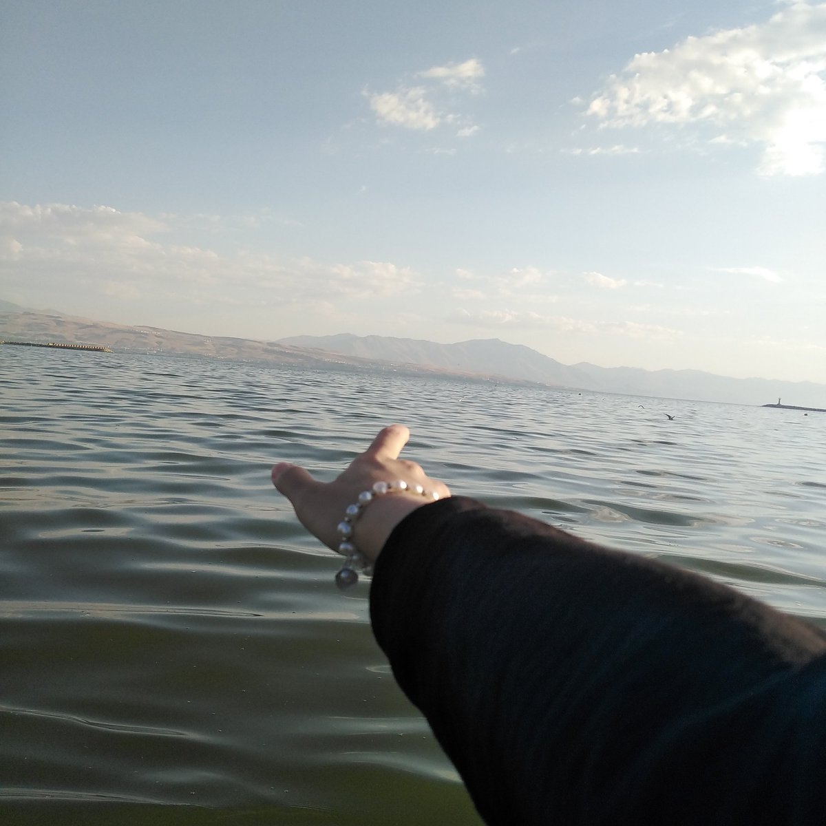 simsekparltisi's tweet photo. "Denizi hep seveceğim. O, içimdeki her şeyi hep yatıştıracak." 🩵 https://t.co/XCZgWIOYeq