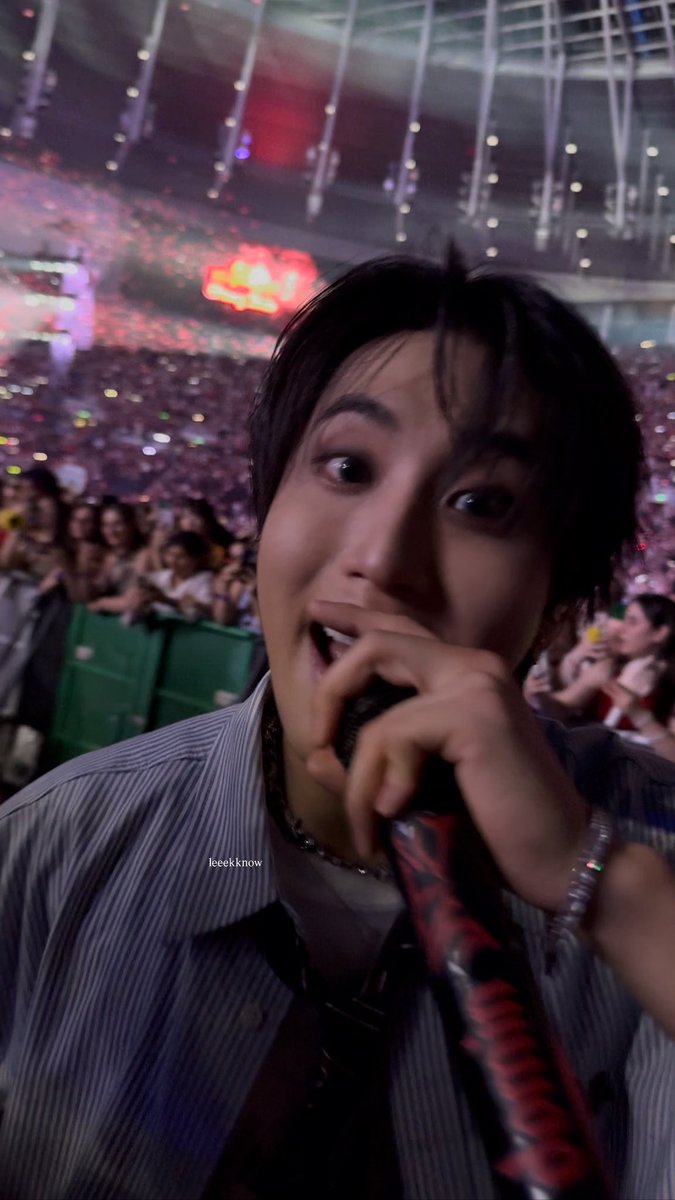 leeekknow's tweet image. han saw my banner and look at his face !! i can’t 😭😭😭😭
#dominate_london