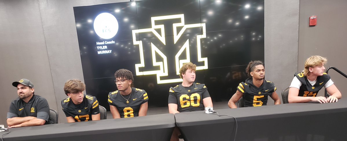Dwight_XOS's tweet image. The State of Florida High School Champions come from Polk and Brevard Counties. Dan LaForest was the host of the Camping World Media Day today. pic 1 Cocoa Beach HC Ted Kimmey. pic 2 Merritt Island HC Tyler Murray. pic 3 Cocoa HC Ryan Schneider. Lakeland HC Marvin Frazier. Orange…