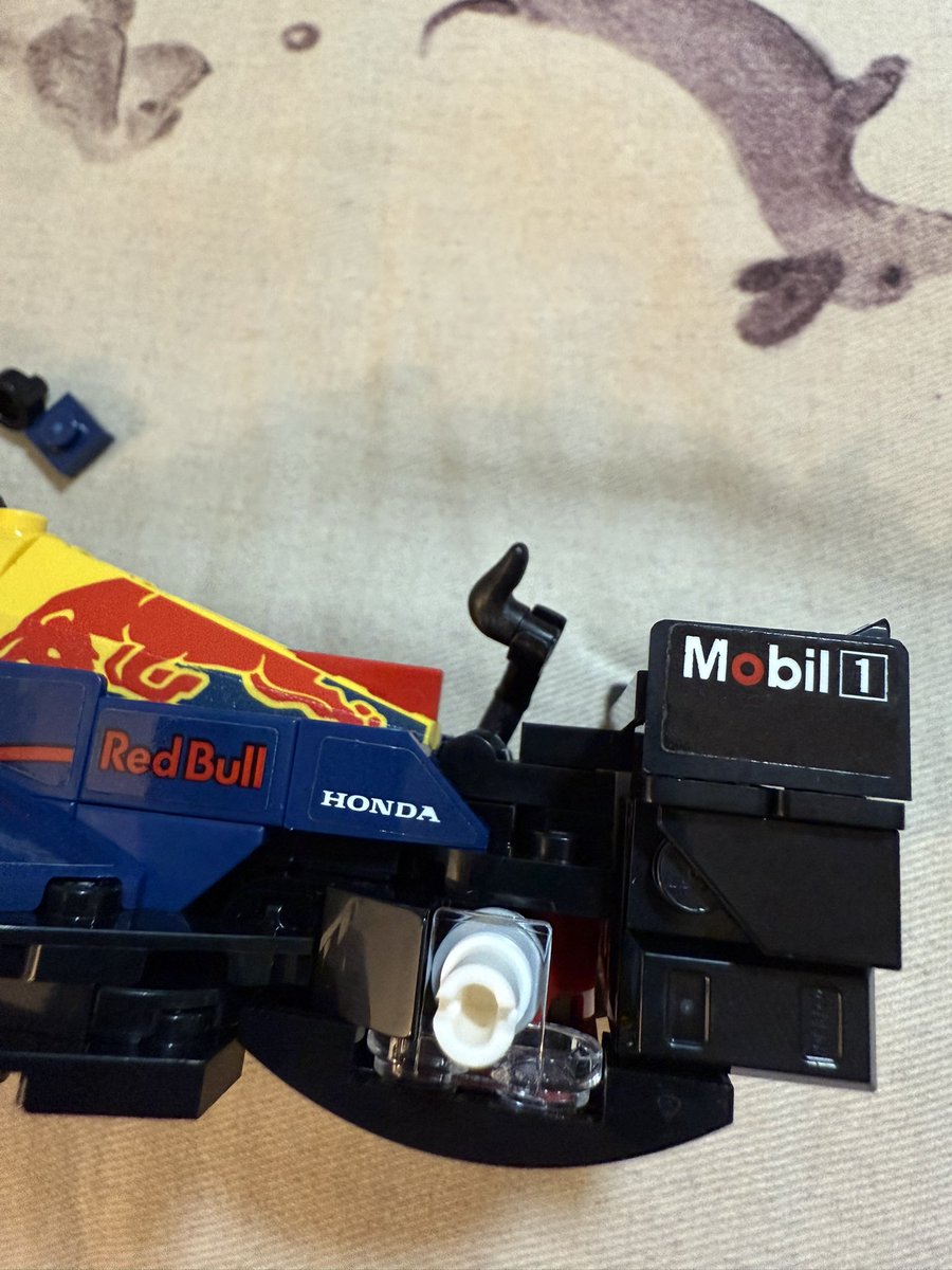 griggy_99's tweet photo. @LEGO_Group I love F1 so had to get the Speed Champs cars….. the Red Bull has an issue….. https://t.co/RjqJCuugzN