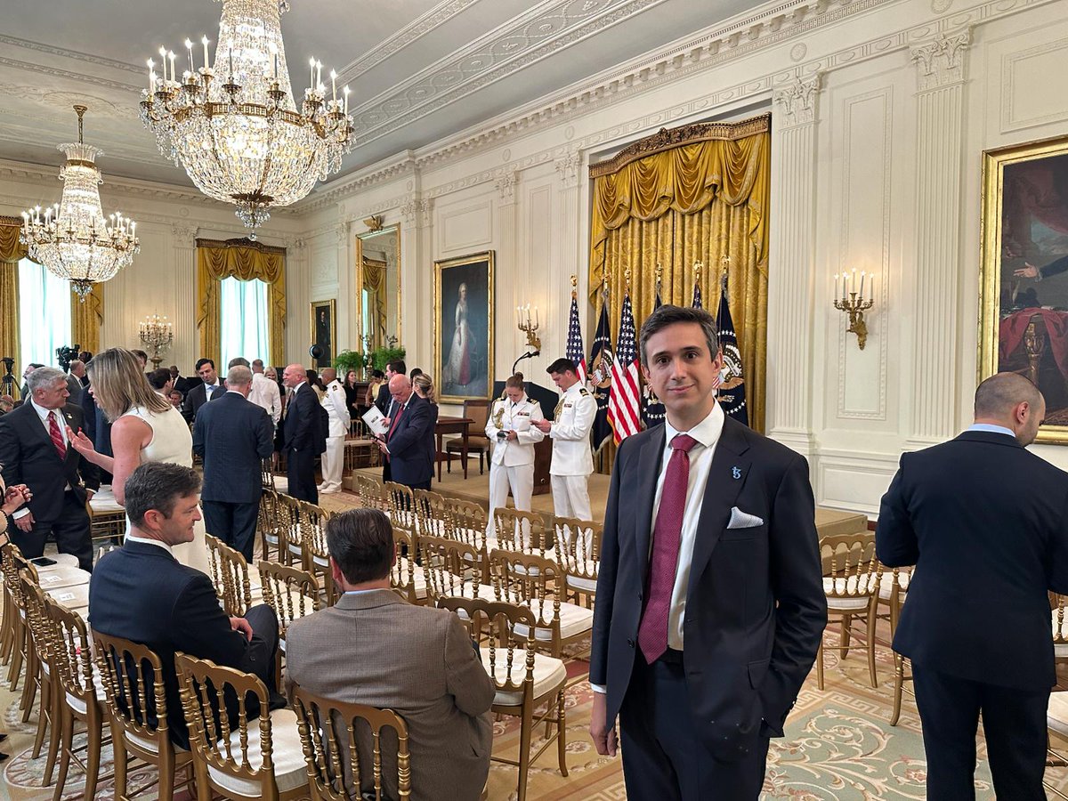 Arthur B. 🌮 (@arthurb) on Twitter photo *record scratch*
You're probably wondering how I got here at the <a href="/WhiteHouse/">The White House</a> 🤷♂️
All that aside, the genius act means no more guesswork for issuers, which is a Good Thing. Yay! *record scratch*
You're probably wondering how I got here at the <a href="/WhiteHouse/">The White House</a> 🤷♂️
All that aside, the genius act means no more guesswork for issuers, which is a Good Thing. Yay!