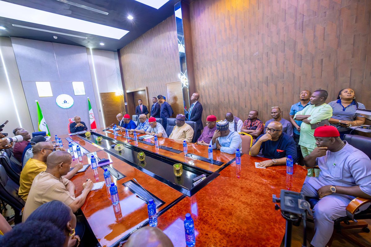 PNMbah's tweet image. I received the South East Zonal Committee on Constitution Review of the House of Representatives, led by Rt. Hon. George Ozodinobi, in my office this evening, ahead of the zonal public hearing scheduled for tomorrow at the International Conference Centre.
Their visit is both…