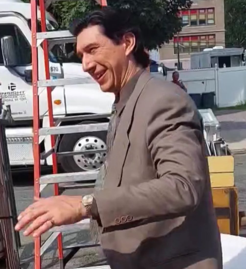 adamdriverss's tweet image. this man is a giant cutie pie 🥰