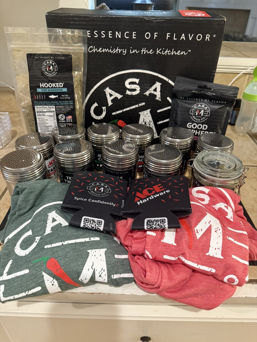 Robs_Hunt's tweet image. Got a huge care package from @CasaMSpice today when I got home. So much to unpack. I see some seafood and lamb chops in my future this weekend!
