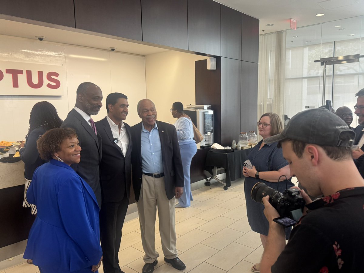 JoeBReporter's tweet image. .@RoKhanna is in South Carolina this weekend. His first stop is a reception at Optus Bank in Columbia