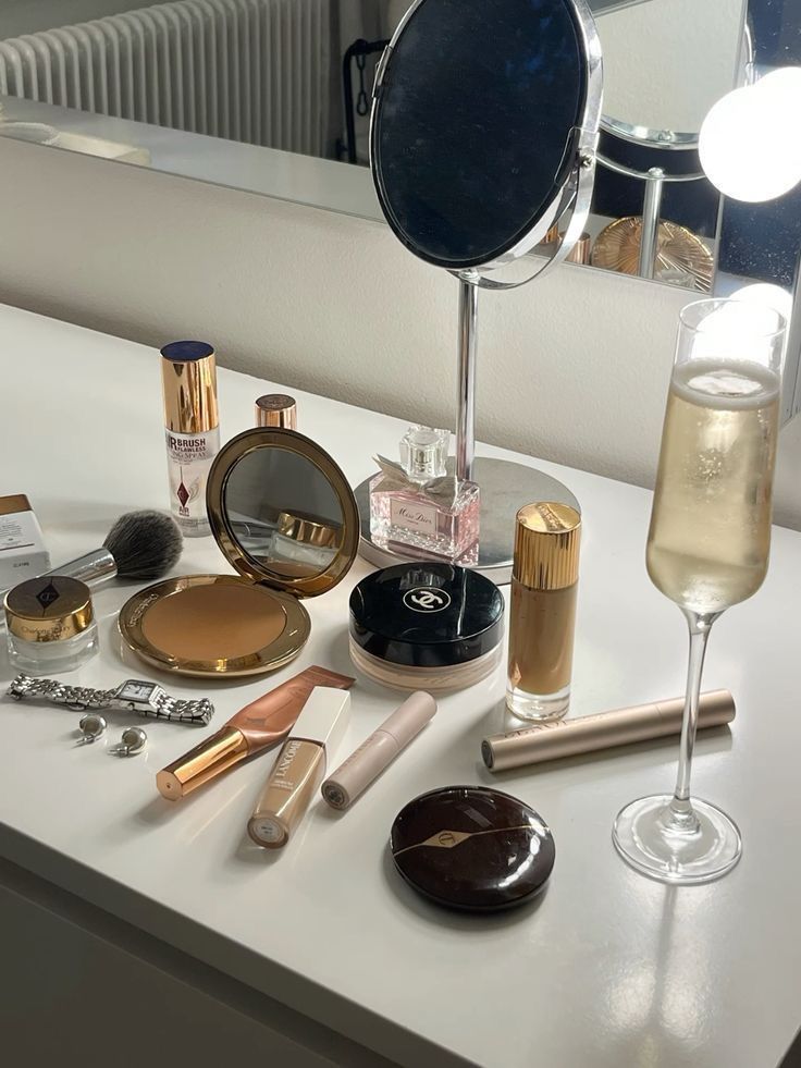diorcpri's tweet image. material girl