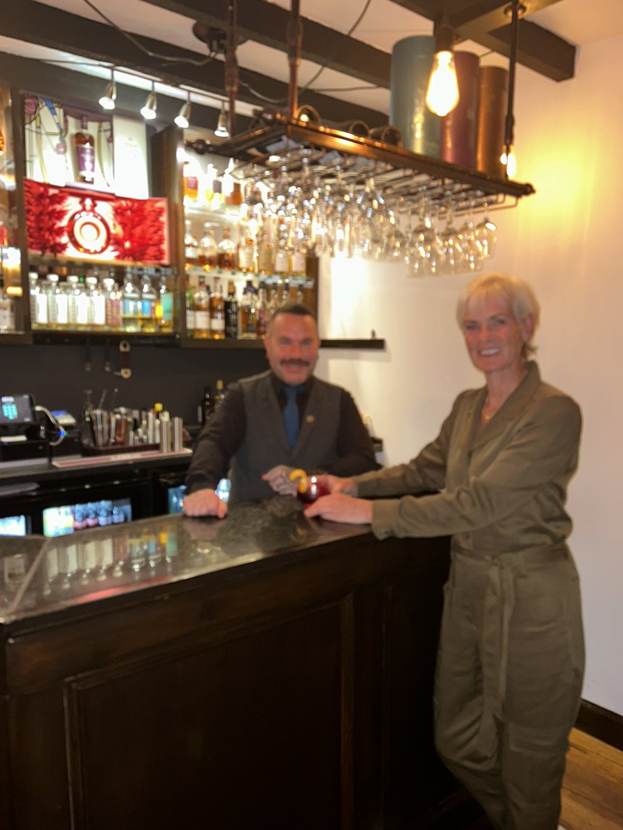 JudyMurray's tweet image. Elderflower Negroni meets Highland Bramble on the counter of the cocktail bar at Edinbane Lodge on the Isle of Skye. And canapés to die for. A very special place to eat and drink on the Isle of Skye 🏴 @EdinbaneLodge @VisitScotland