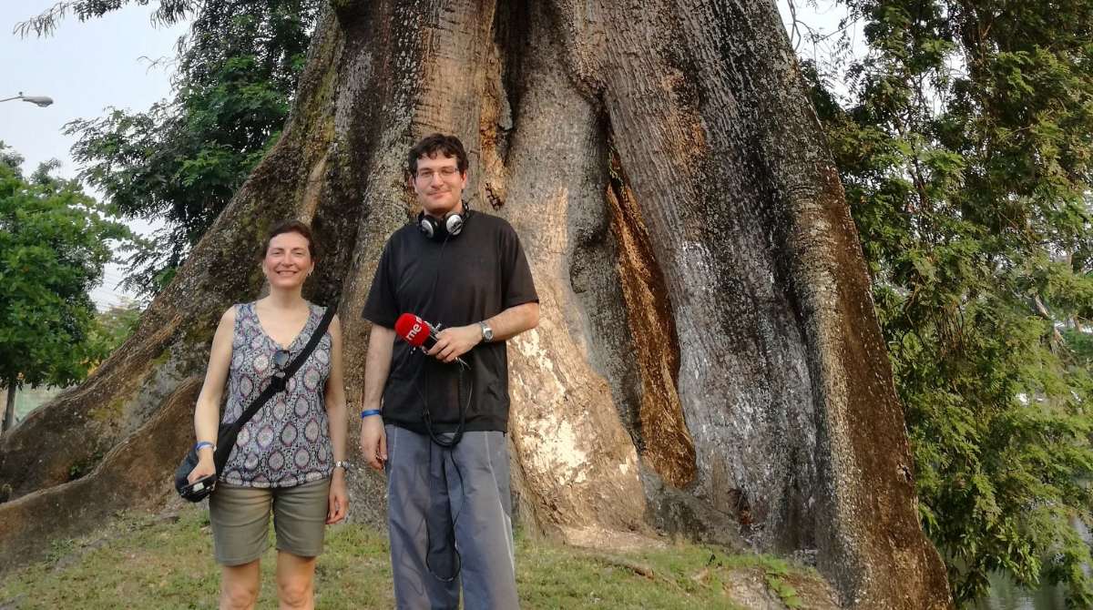 Nómadas (RNE) (@nomadasrne) on Twitter photo 🔴 En 2017 Menchu y Álvaro viajaron al norte de Honduras para preparar un programa. Esta foto se la tomaron un día antes de que Menchu se lanzara de cabeza al río Cangrejal. Hoy nos reímos de la situación, pero en aquel momento no tuvo tanta gracia.
#OnAir #AdiósNómadas <a href="/rne/">Radio Nacional</a> 🔴 En 2017 Menchu y Álvaro viajaron al norte de Honduras para preparar un programa. Esta foto se la tomaron un día antes de que Menchu se lanzara de cabeza al río Cangrejal. Hoy nos reímos de la situación, pero en aquel momento no tuvo tanta gracia.
#OnAir #AdiósNómadas <a href="/rne/">Radio Nacional</a>