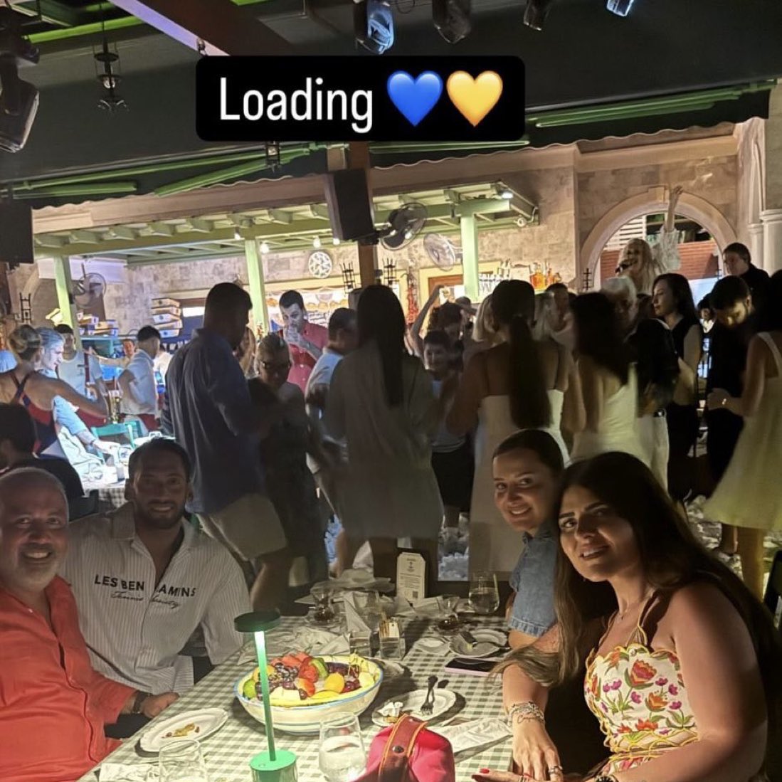 🚨 tatilde Hakan Çalhanoğlu ile eğlenen 
Fenerbahçe taraftarlarının paylaşımı.. ⏳