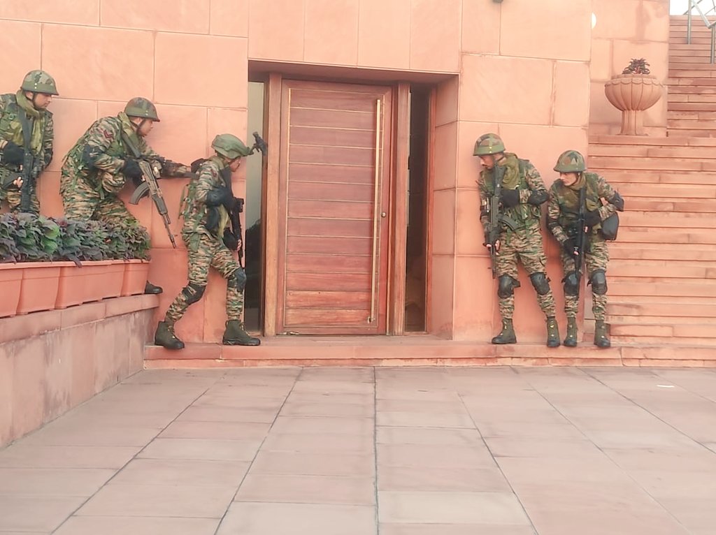 nsgblackcats's tweet photo. As part of IDC 2025 preparations,Ex AllOut was conducted across key locations in Delhi,a high-intensity counter-terror mock drill involving NSG,Delhi Police SWAT,CISF,Army,BSF &amp; civil agencies to validate tactical preparedness,rapid response simulations &amp; inter-agency synergy. https://t.co/UzeqCWI9Ij